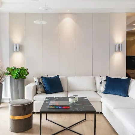 Deo Plaza - Old Town By Renters Aparthotel