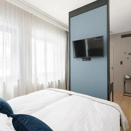 Deo Plaza - Old Town By Renters 4*