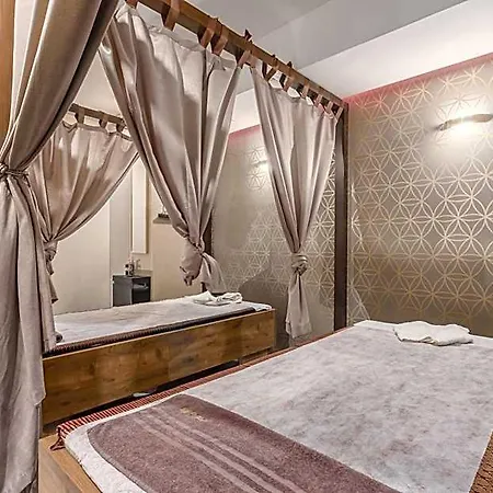 Deo Plaza - Old Town By Renters 3*